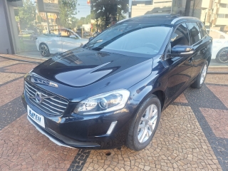 VOLVO XC60 D-5 MOMENTUM 2.4