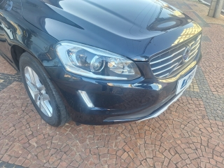 VOLVO XC60 D-5 MOMENTUM 2.4