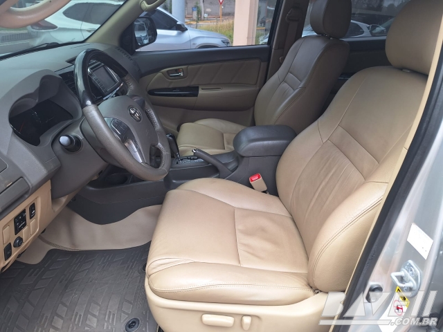 TOYOTA HILUX SW4 SRV 3.0