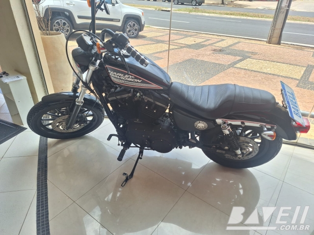 HARLEY DAVISON XL 883 R