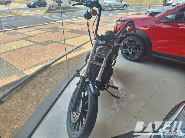 HARLEY DAVISON XL 883 R