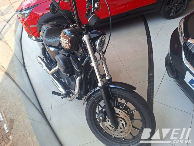 HARLEY DAVISON XL 883 R