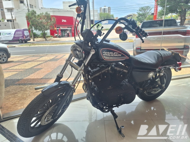 HARLEY DAVISON XL 883 R