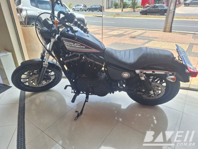 HARLEY DAVISON XL 883 R