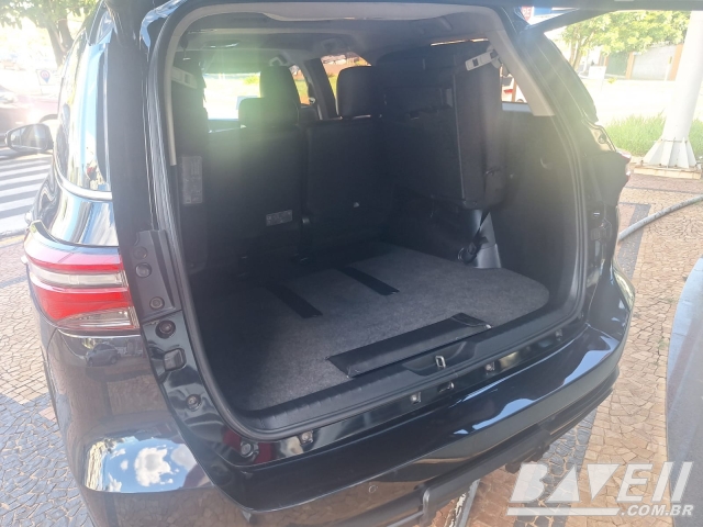 TOYOTA HILUX SW4 SRX 2.8 D 7L