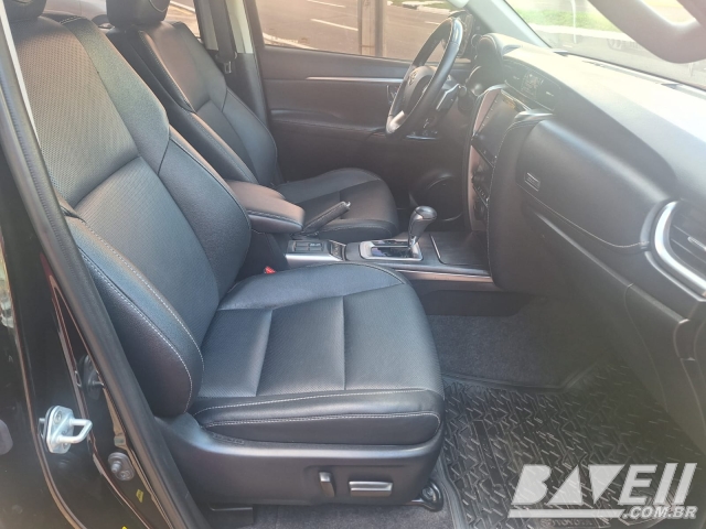 TOYOTA HILUX SW4 SRX 2.8 D 7L