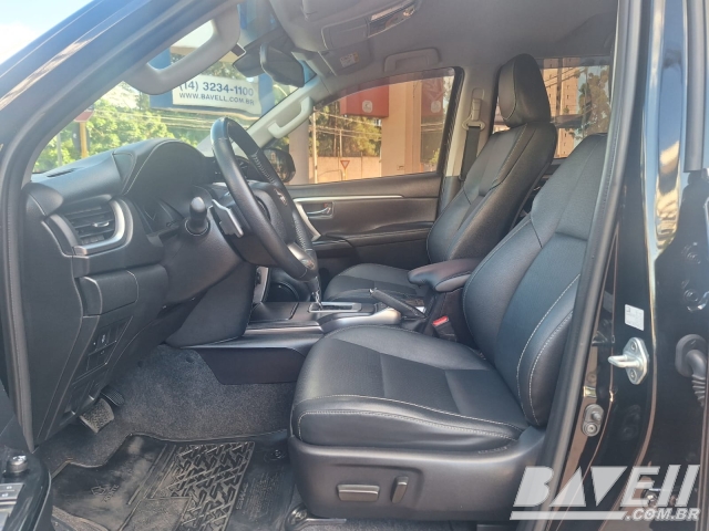 TOYOTA HILUX SW4 SRX 2.8 D 7L