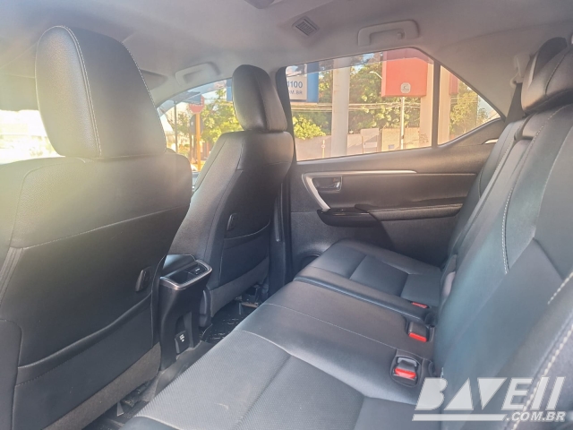 TOYOTA HILUX SW4 SRX 2.8 D 7L