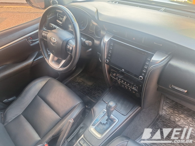 TOYOTA HILUX SW4 SRX 2.8 D 7L