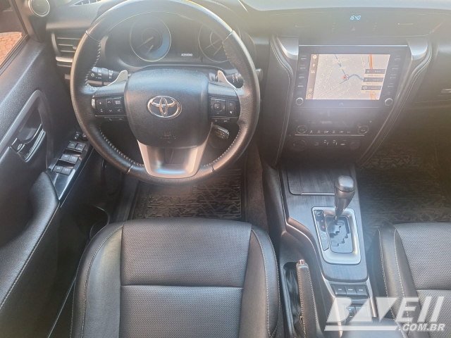 TOYOTA HILUX SW4 SRX 2.8 D 7L