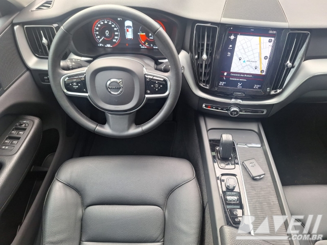 VOLVO XC60 T8 MOMENTUM HIBRYD