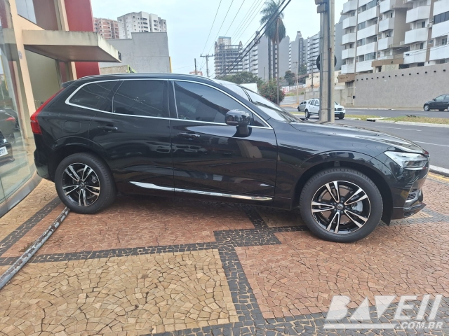VOLVO XC60 T8 MOMENTUM HIBRYD