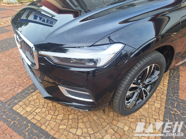 VOLVO XC60 T8 MOMENTUM HIBRYD