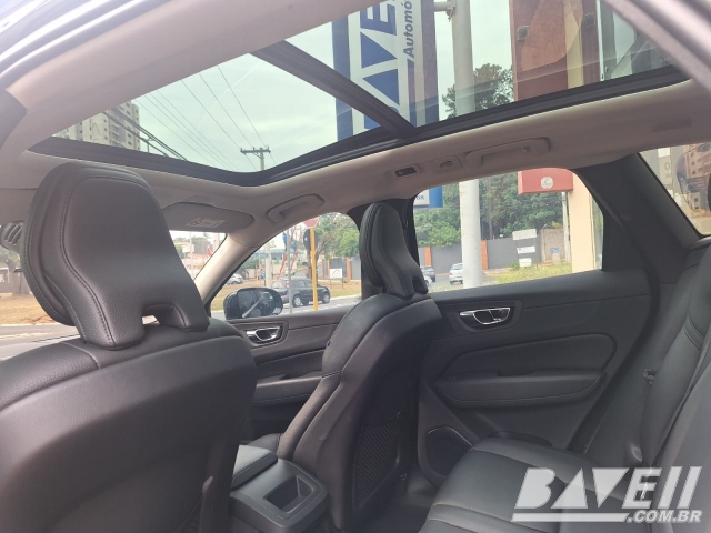 VOLVO XC60 T8 MOMENTUM HIBRYD