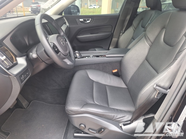 VOLVO XC60 T8 MOMENTUM HIBRYD