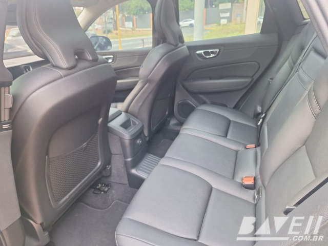 VOLVO XC60 T8 MOMENTUM HIBRYD