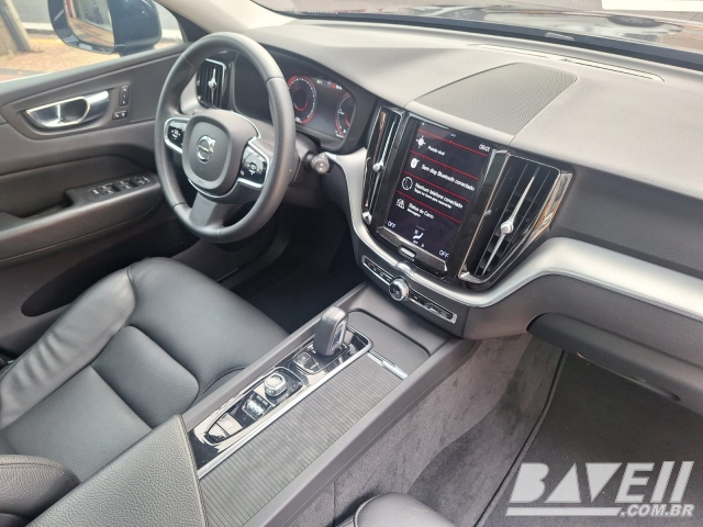 VOLVO XC60 T8 MOMENTUM HIBRYD