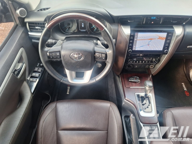 TOYOTA HILUX SW4 SRX 2.8 177CV 