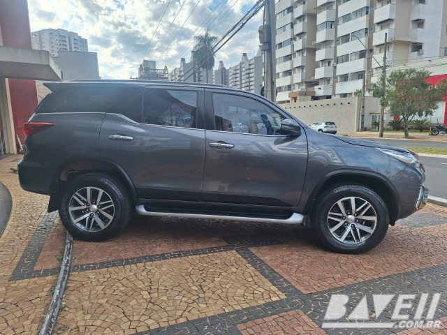 TOYOTA HILUX SW4 SRX 2.8 177CV 