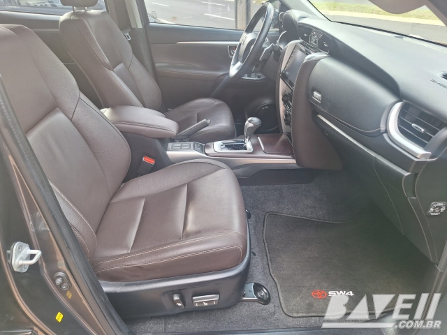 TOYOTA HILUX SW4 SRX 2.8 177CV 