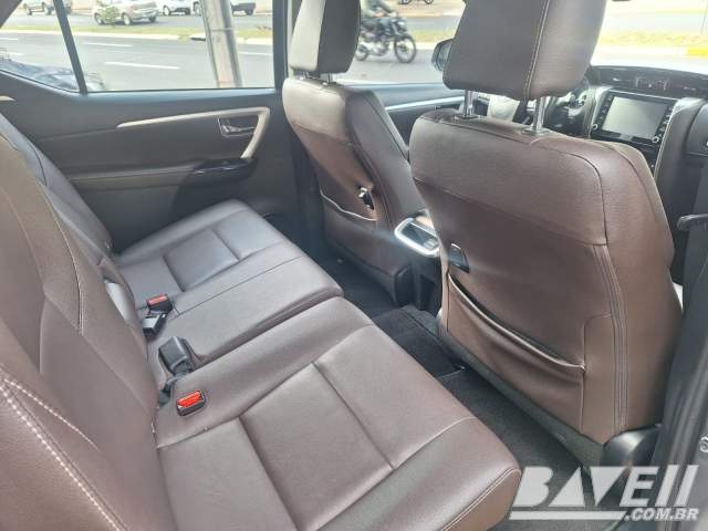 TOYOTA HILUX SW4 SRX 2.8 177CV 
