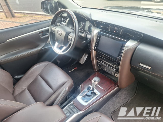 TOYOTA HILUX SW4 SRX 2.8 177CV 