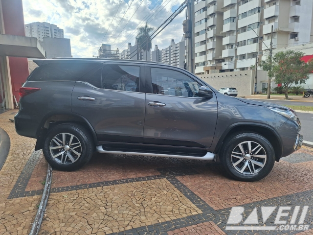 TOYOTA HILUX SW4 SRX 2.8 177CV 