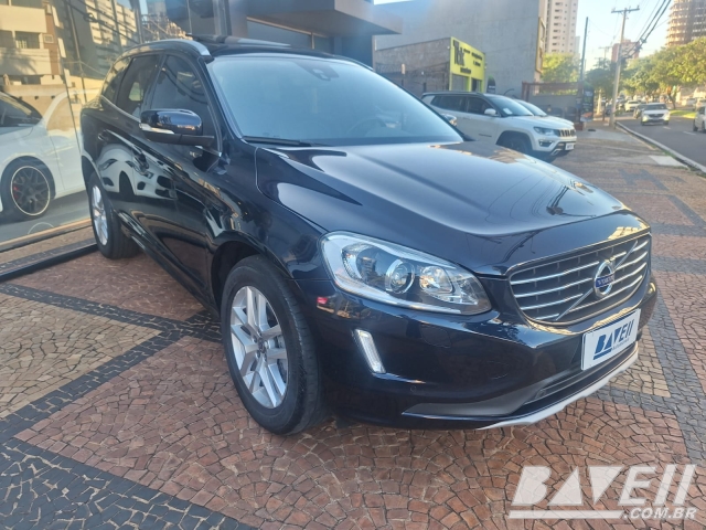 VOLVO XC60 D-5 MOMENTUM 2.4