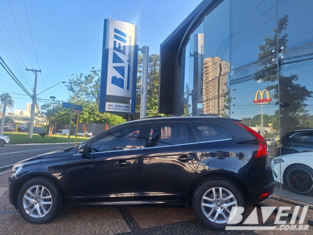 VOLVO XC60 D-5 MOMENTUM 2.4