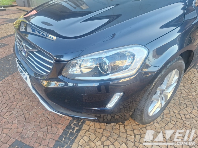 VOLVO XC60 D-5 MOMENTUM 2.4