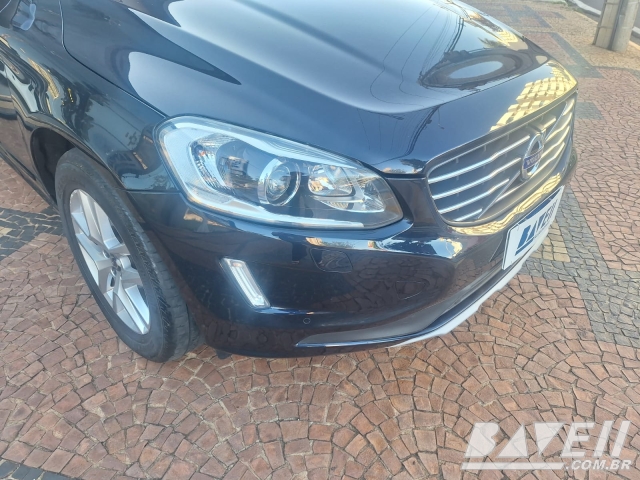 VOLVO XC60 D-5 MOMENTUM 2.4