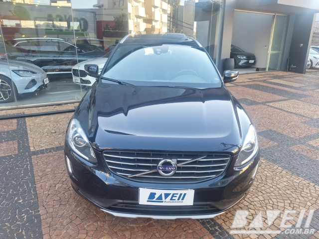 VOLVO XC60 D-5 MOMENTUM 2.4