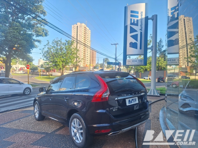 VOLVO XC60 D-5 MOMENTUM 2.4