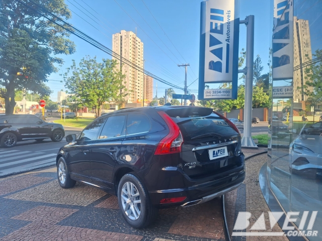 VOLVO XC60 D-5 MOMENTUM 2.4
