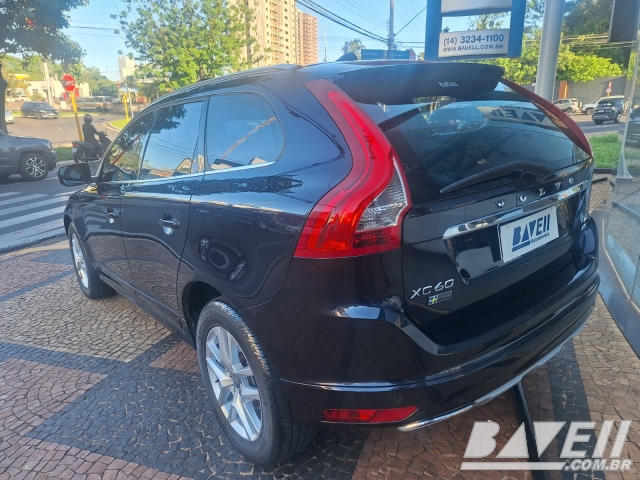VOLVO XC60 D-5 MOMENTUM 2.4