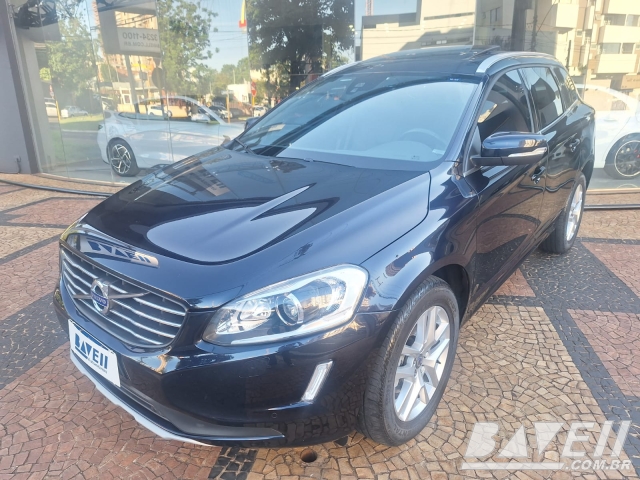 VOLVO XC60 D-5 MOMENTUM 2.4