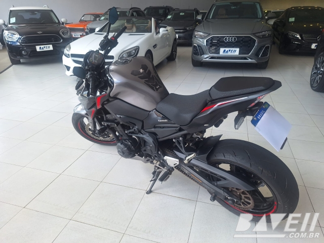 MOTO KAWASAKI Z900