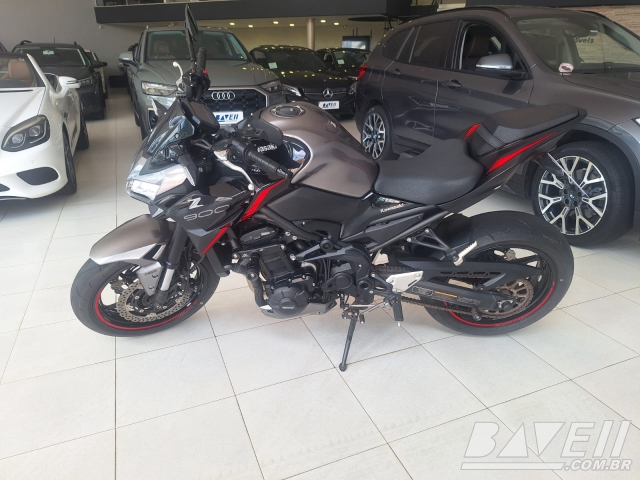 MOTO KAWASAKI Z900
