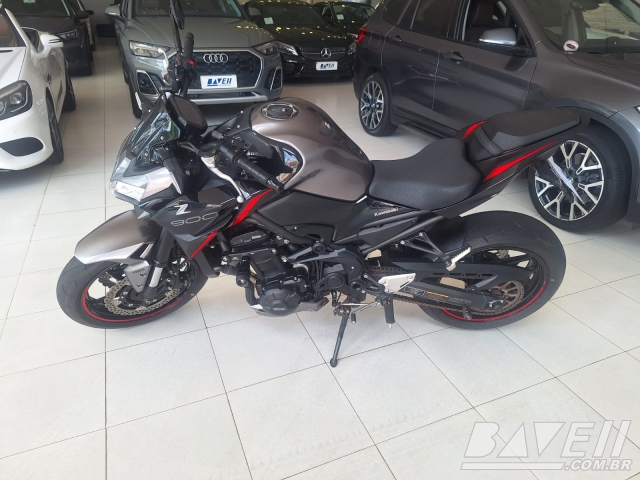 MOTO KAWASAKI Z900