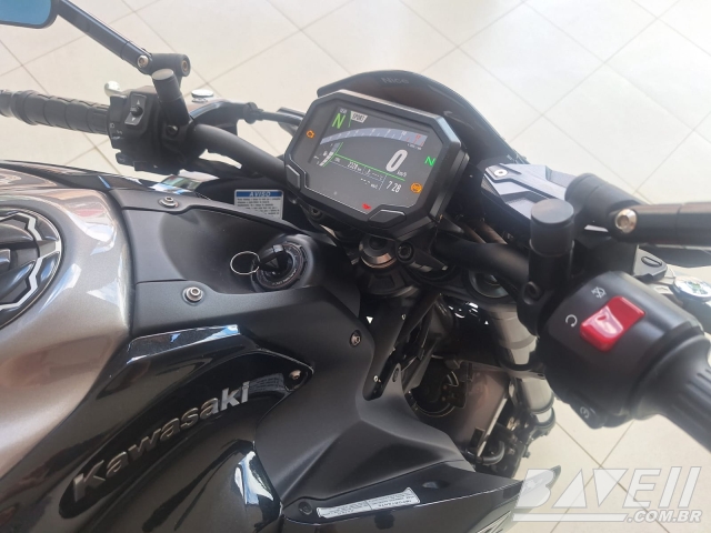 MOTO KAWASAKI Z900