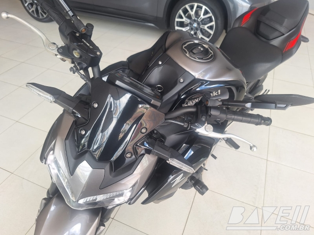 MOTO KAWASAKI Z900