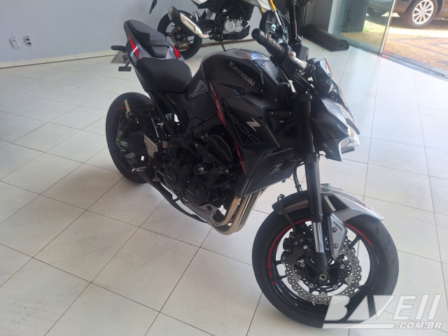 MOTO KAWASAKI Z900